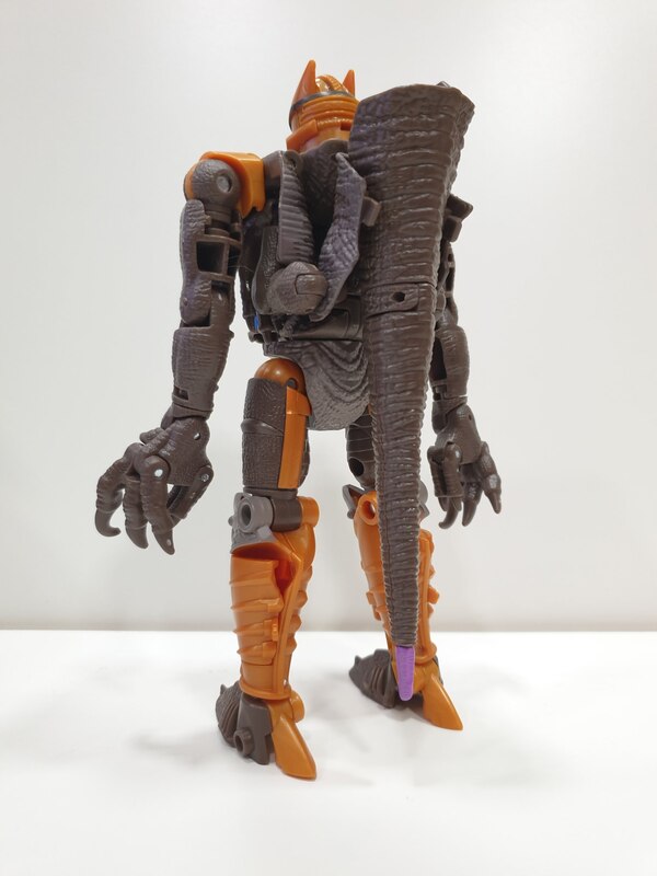 Transformers Kingdom Voyager Class Dinobot  (4 of 12)